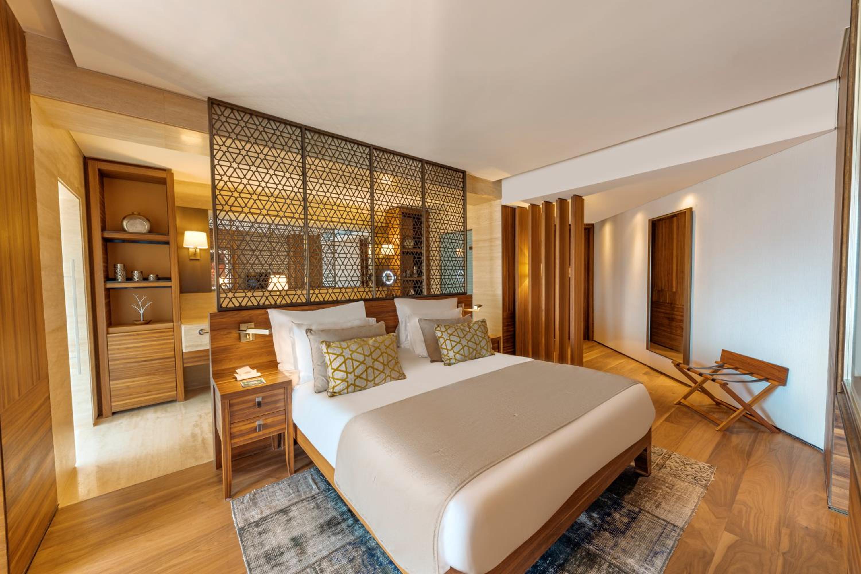 Superior, Suite, Partial Sea View
