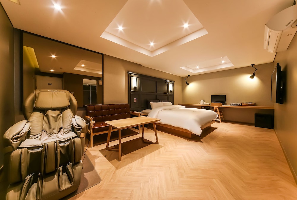 Cherish Hotel 13/50