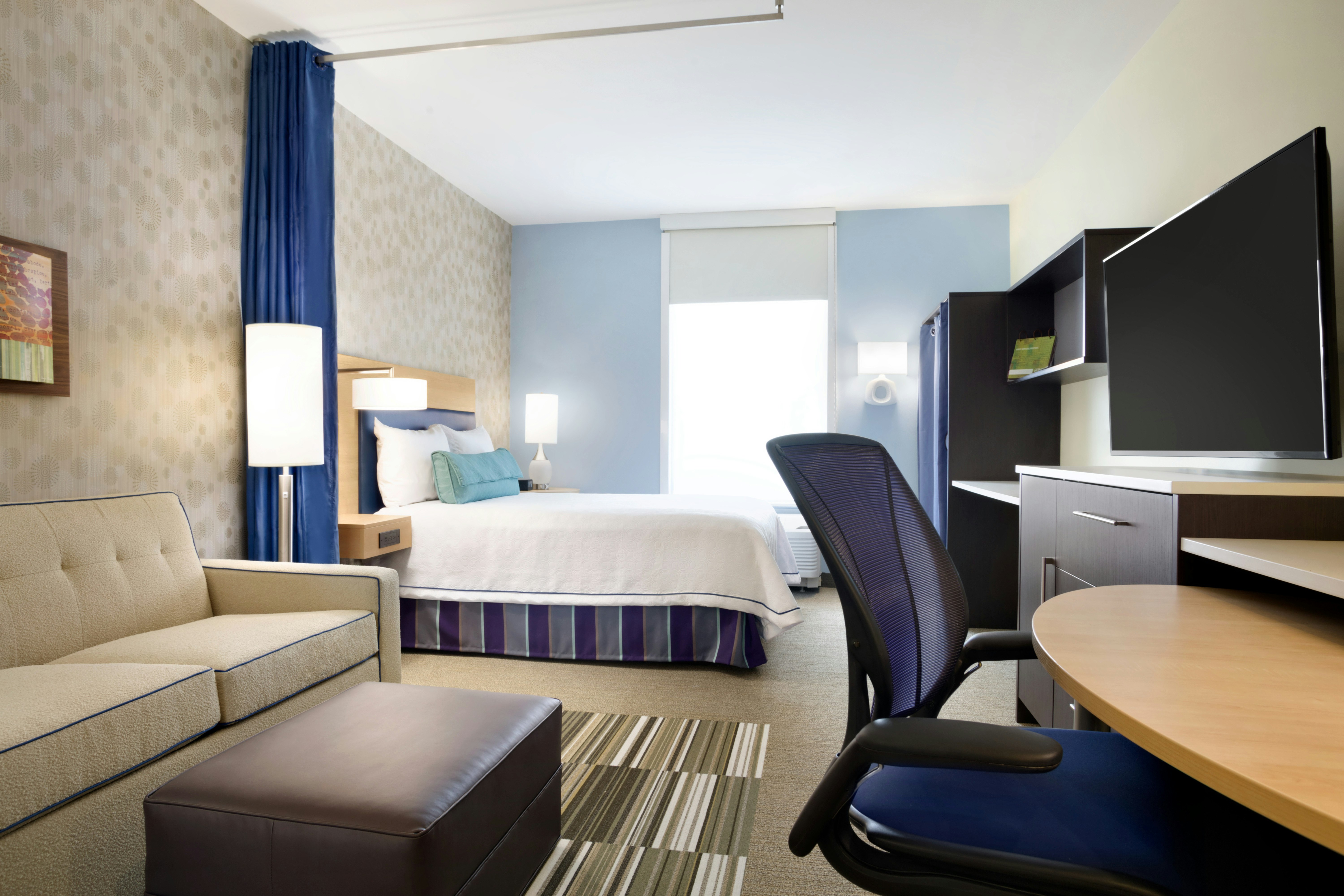 STUDIO, QUEEN BED