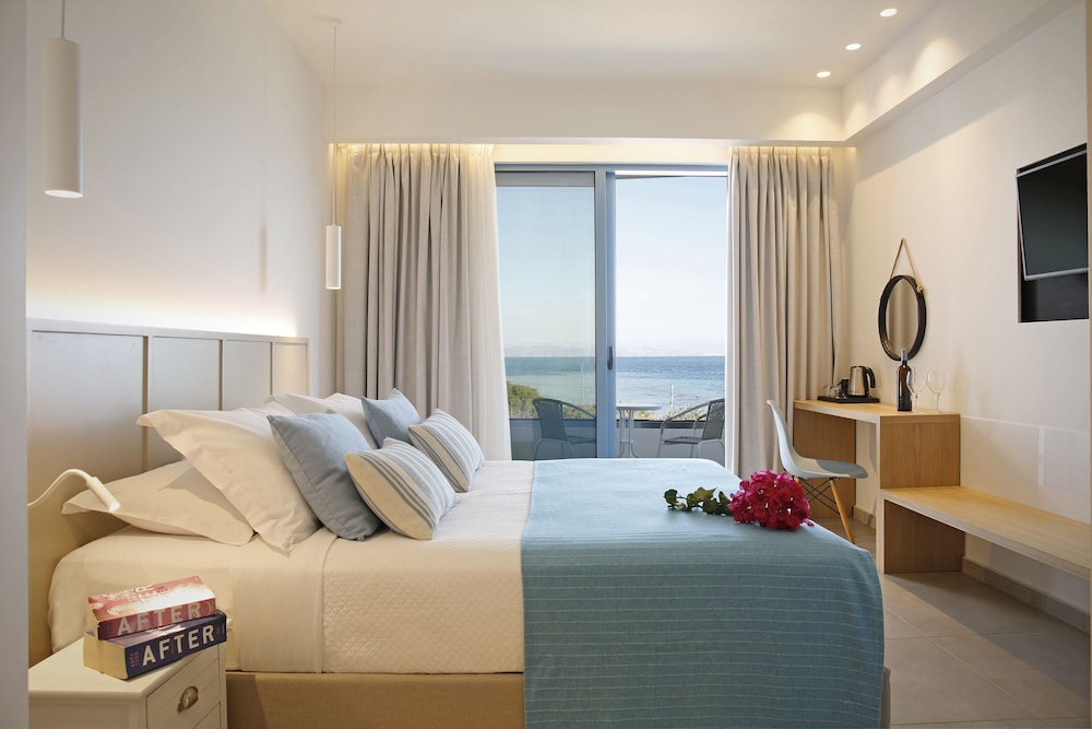 Oasis Beach Hotel Spa 27/76