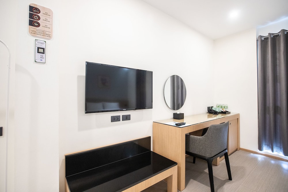 Cubic Bangna Hotel 32/35