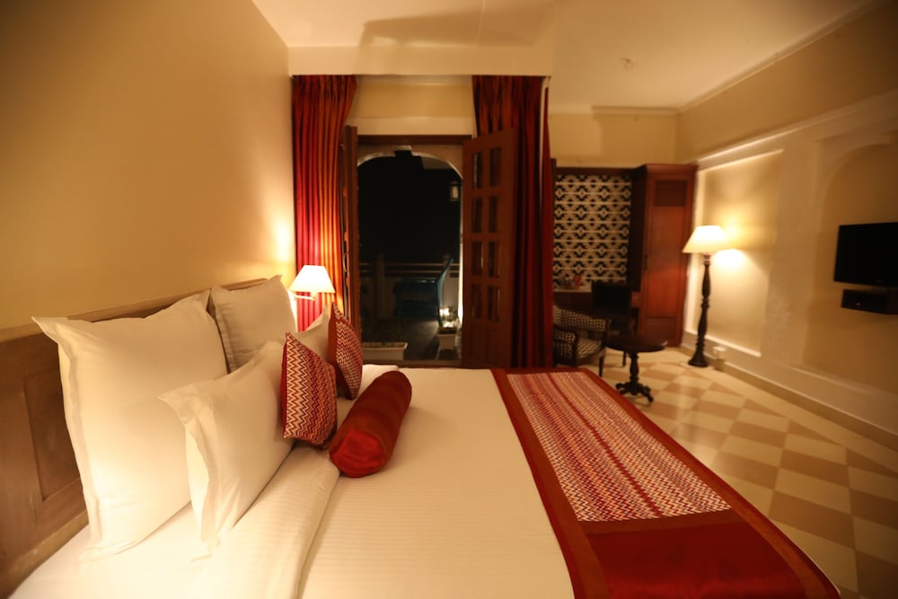 DELUXE, RIVER VIEW
