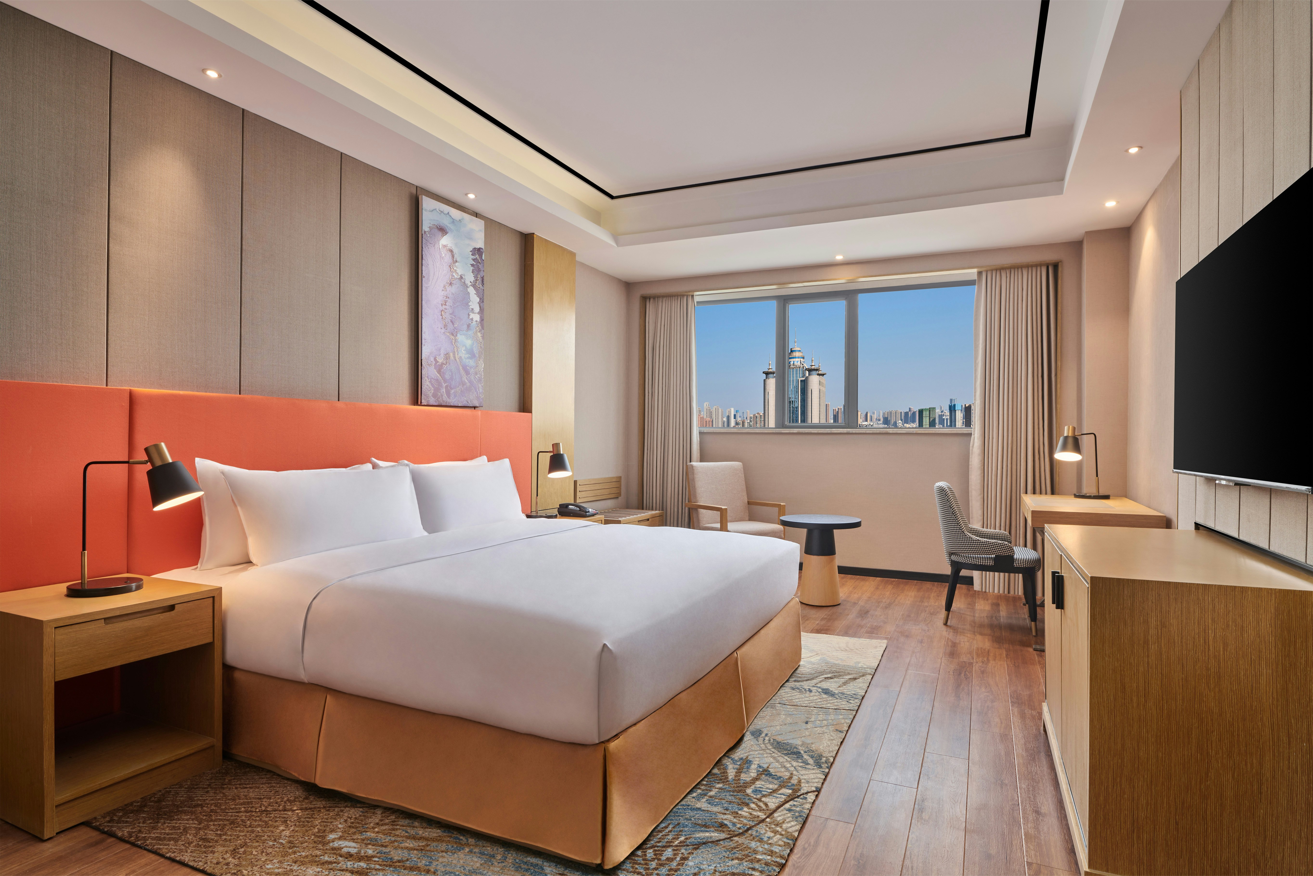 GUEST ROOM, KING BED