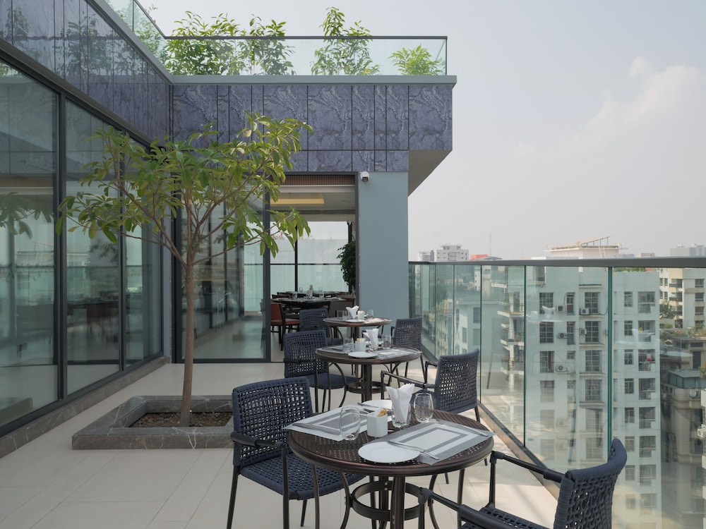 W Residence Living 24/72