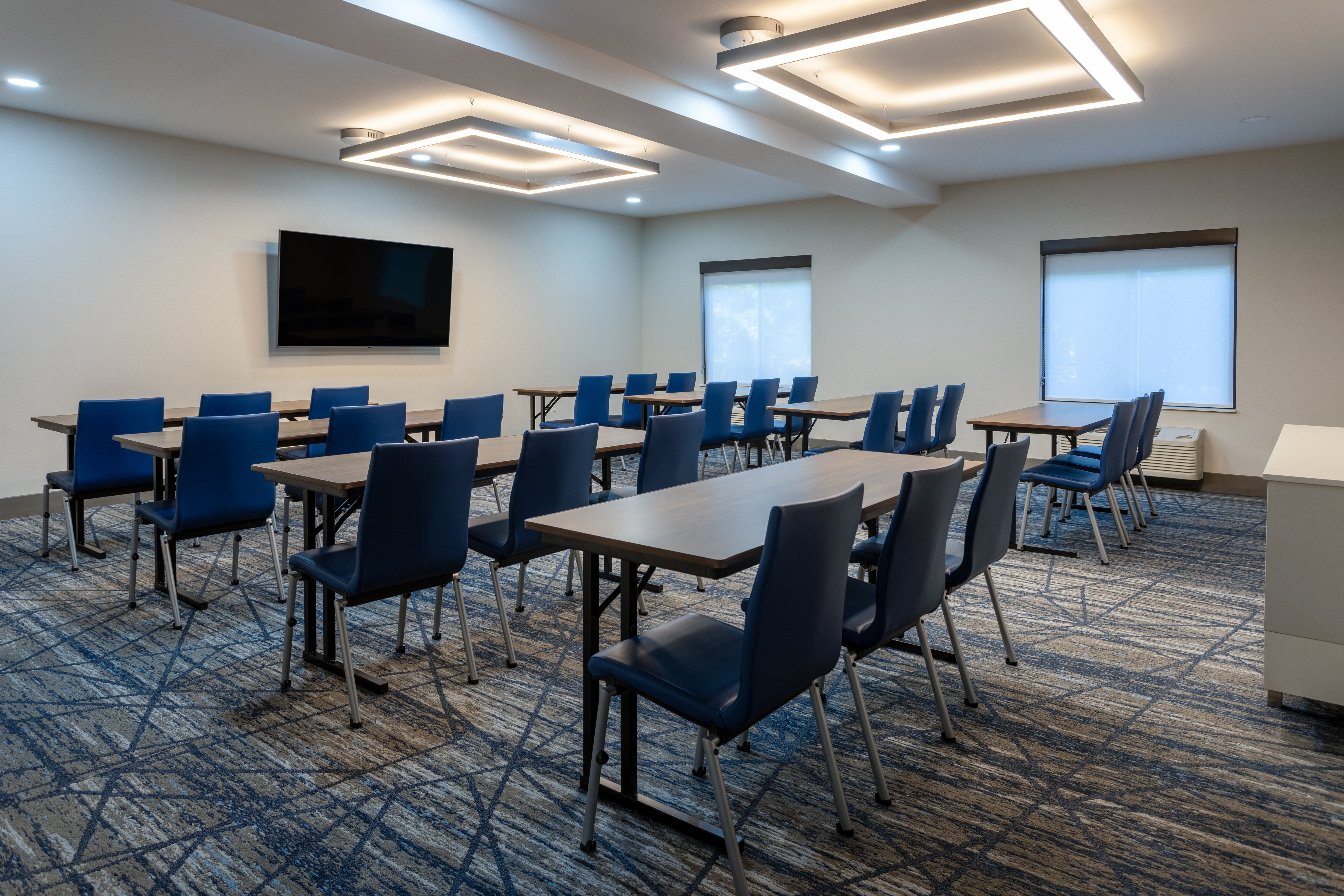 Holiday Inn Express Hotel & Suites Vineland Millville 70/80