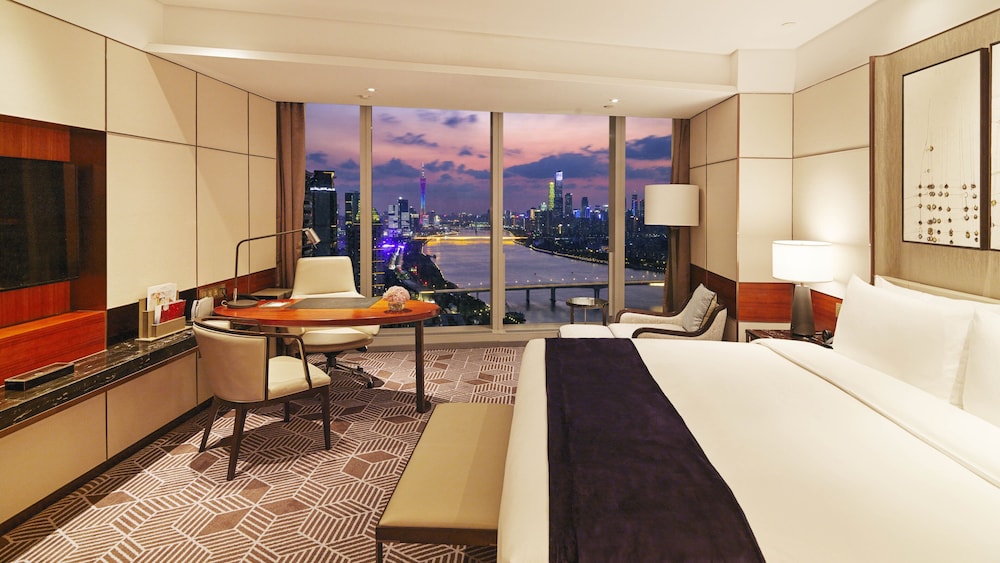 Junior Suite, King Bed, City Tower View