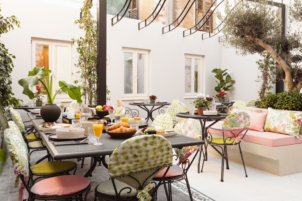 Castro Hotel Syros 44/50