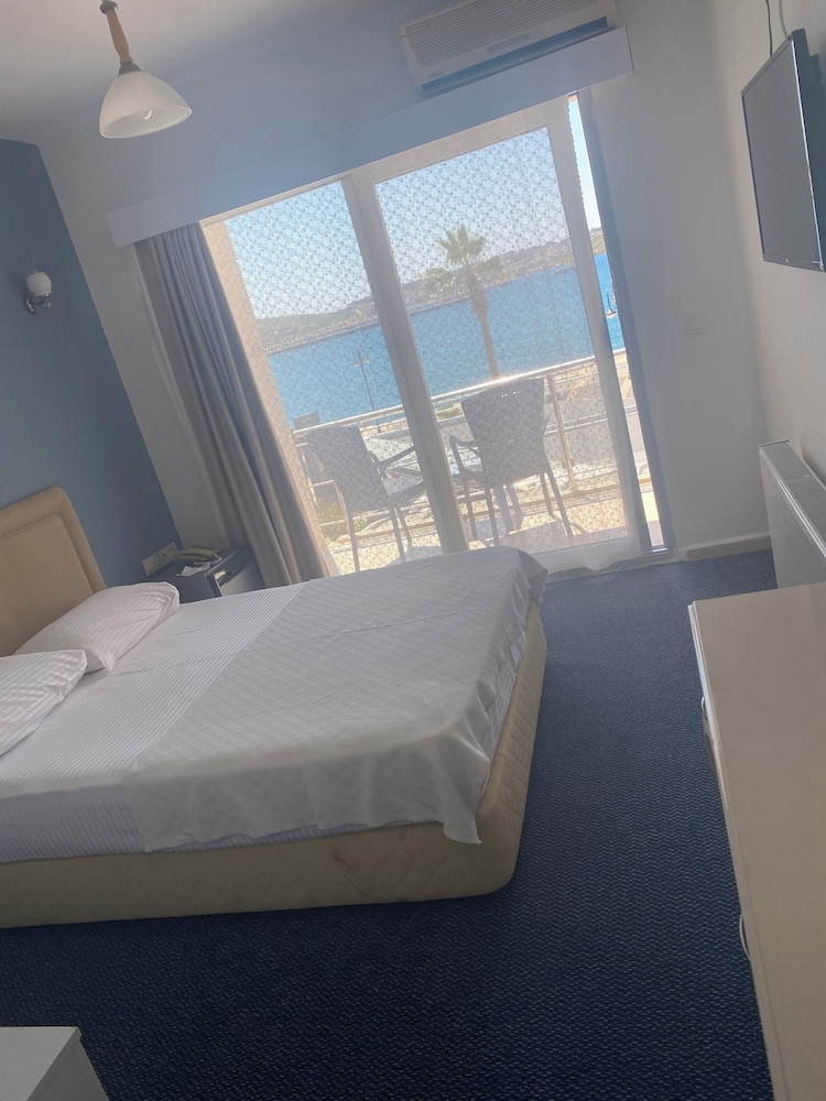 Pasifik Hotel 8/36