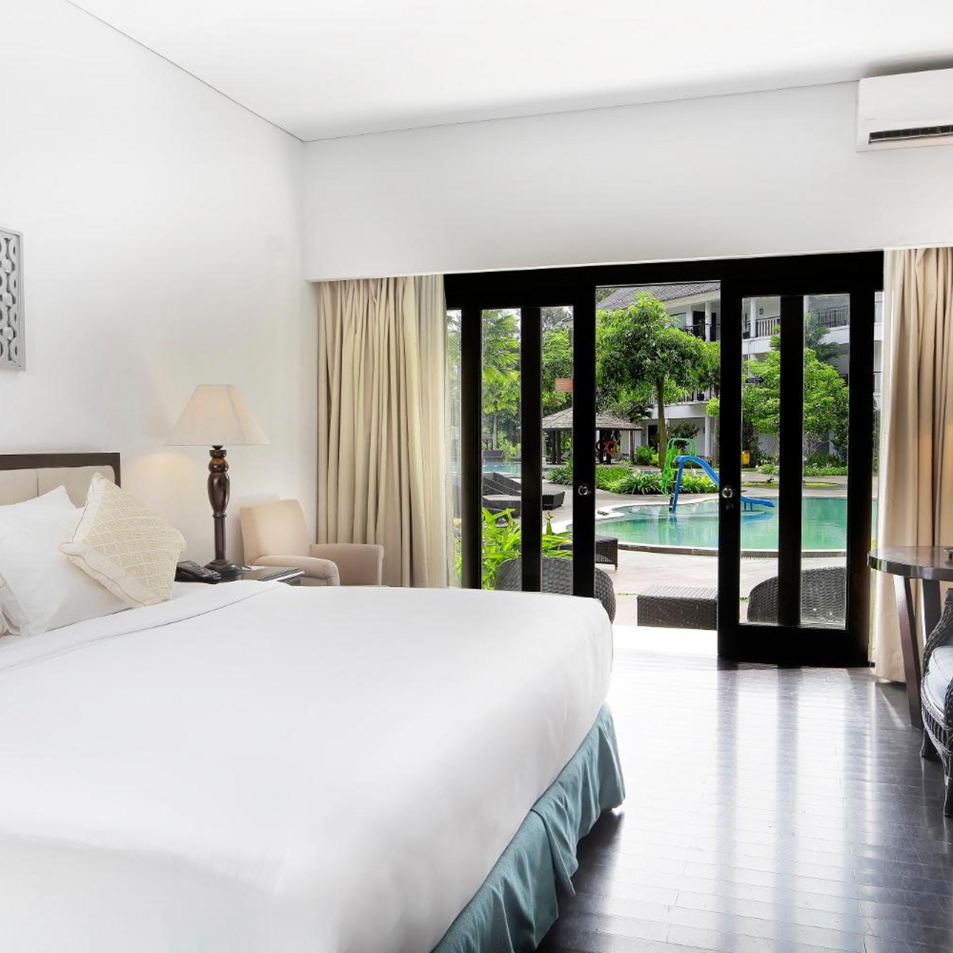 Deluxe, Double or Twin Bed, Pool Access