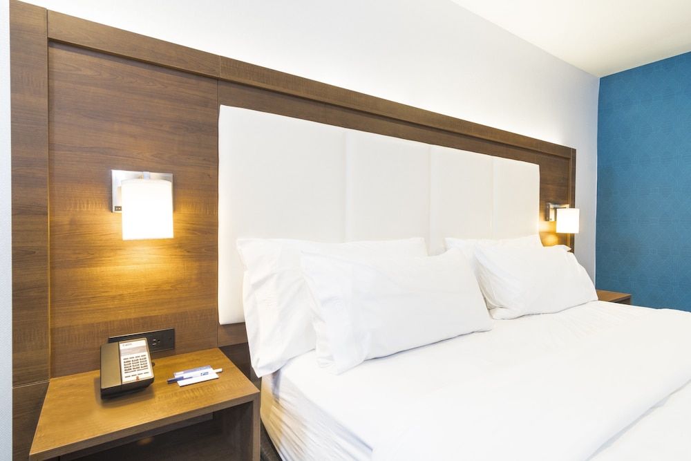 Holiday Inn Express Hollywood Walk of Fame An Ihg Hotel 12/65