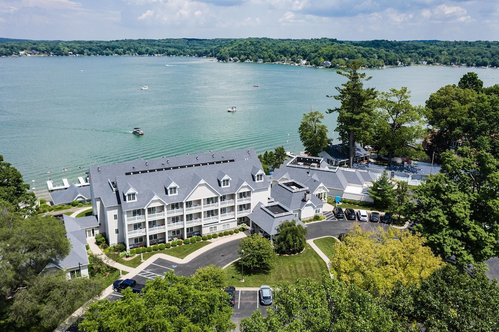 Bay Pointe Inn 6/50