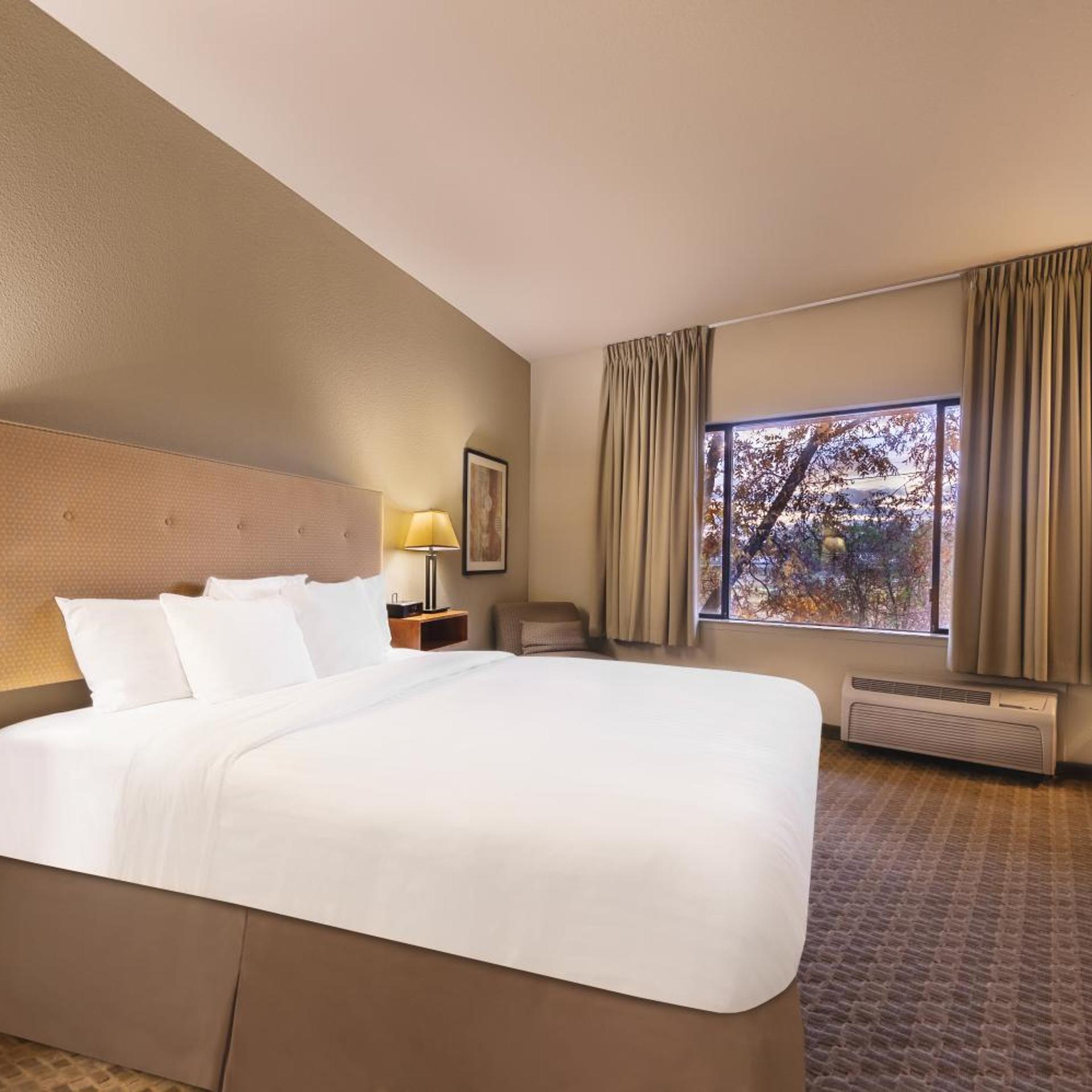 Room, King Bed, Lagoon View
