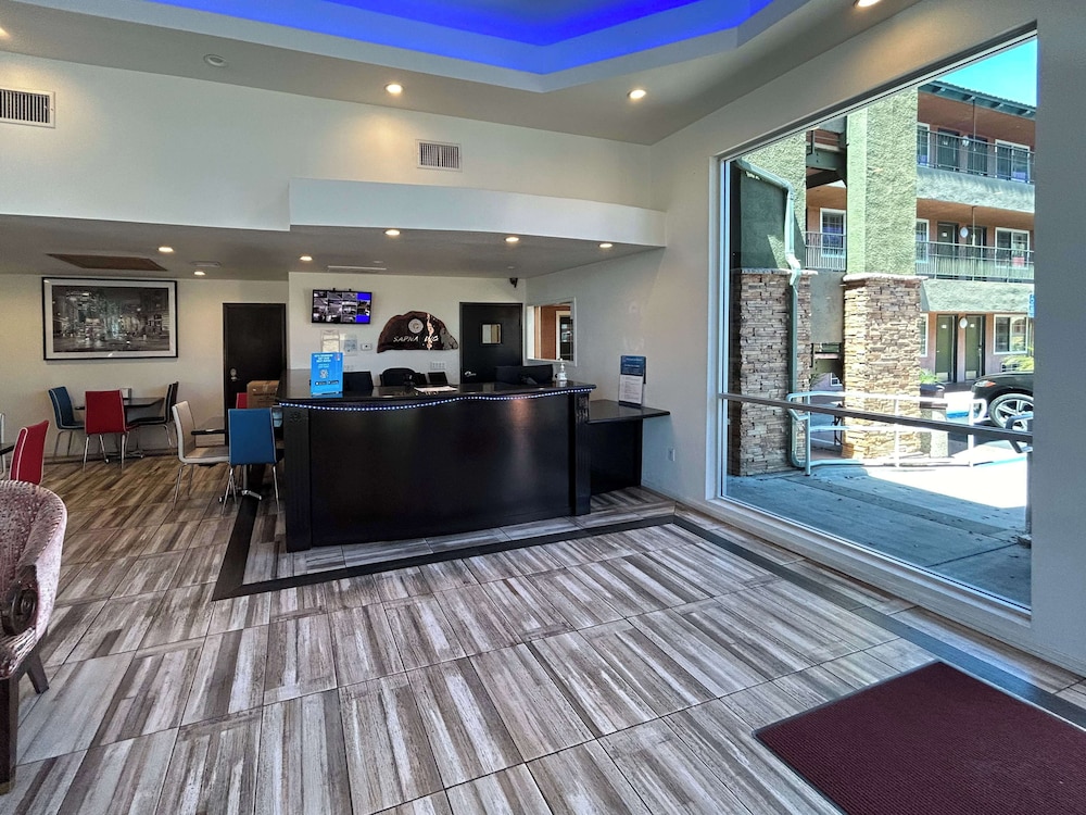 Lobby at Motel6 Pasadena, CA – Old Town Pasadena Area, PASADENA - CA