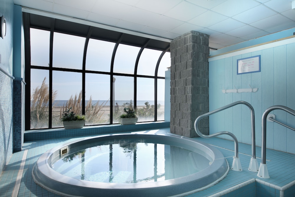 The Barclay Towers Resort Hotel 24/49