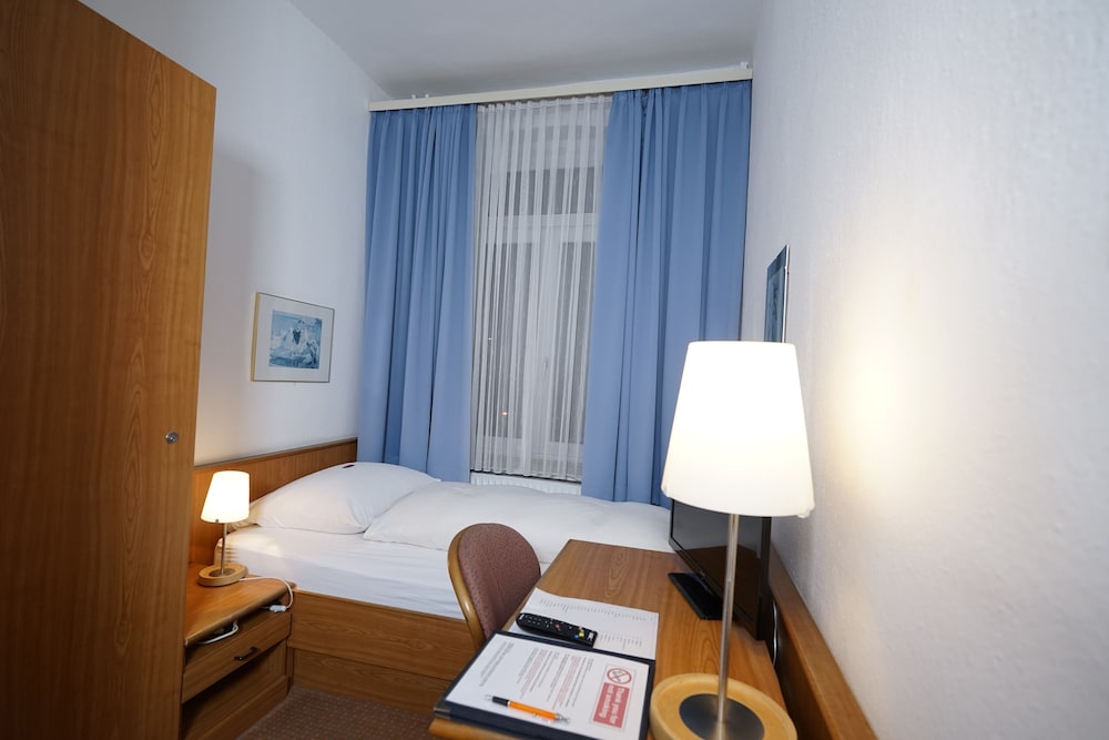 MD-RABE'S HOTEL KIEL 27/49