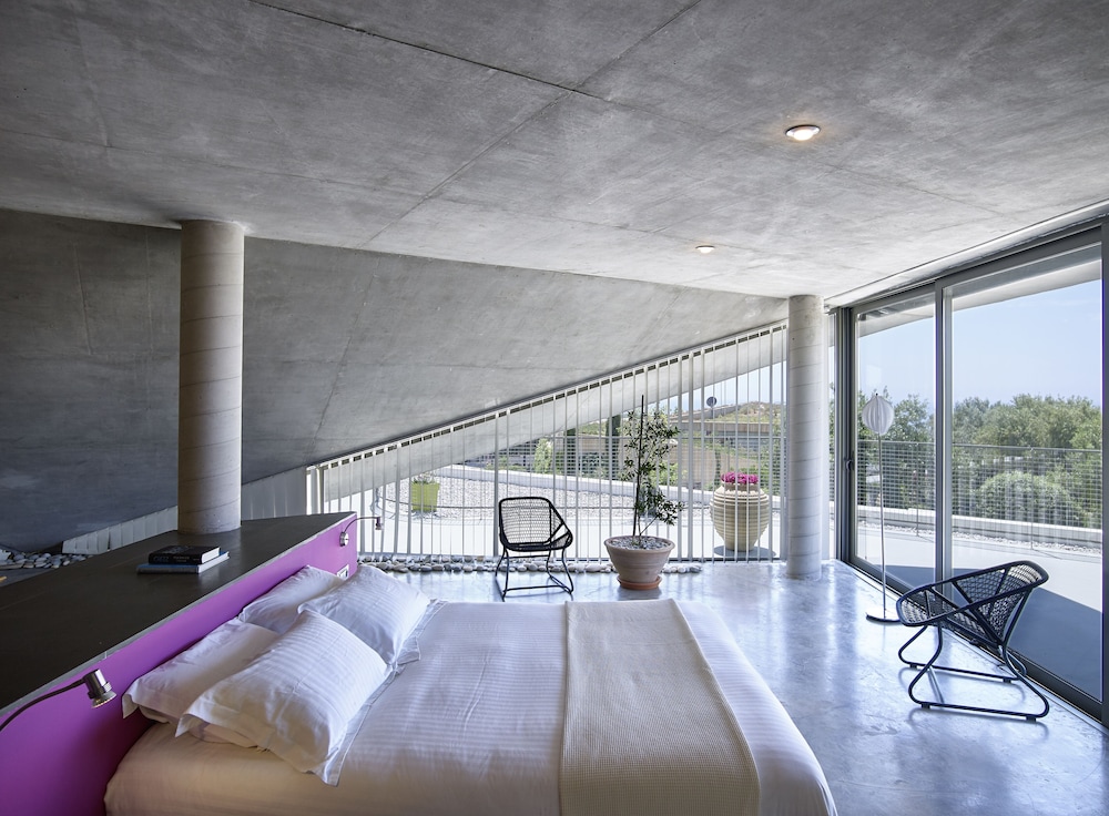 Leivatho Hotel 32/70