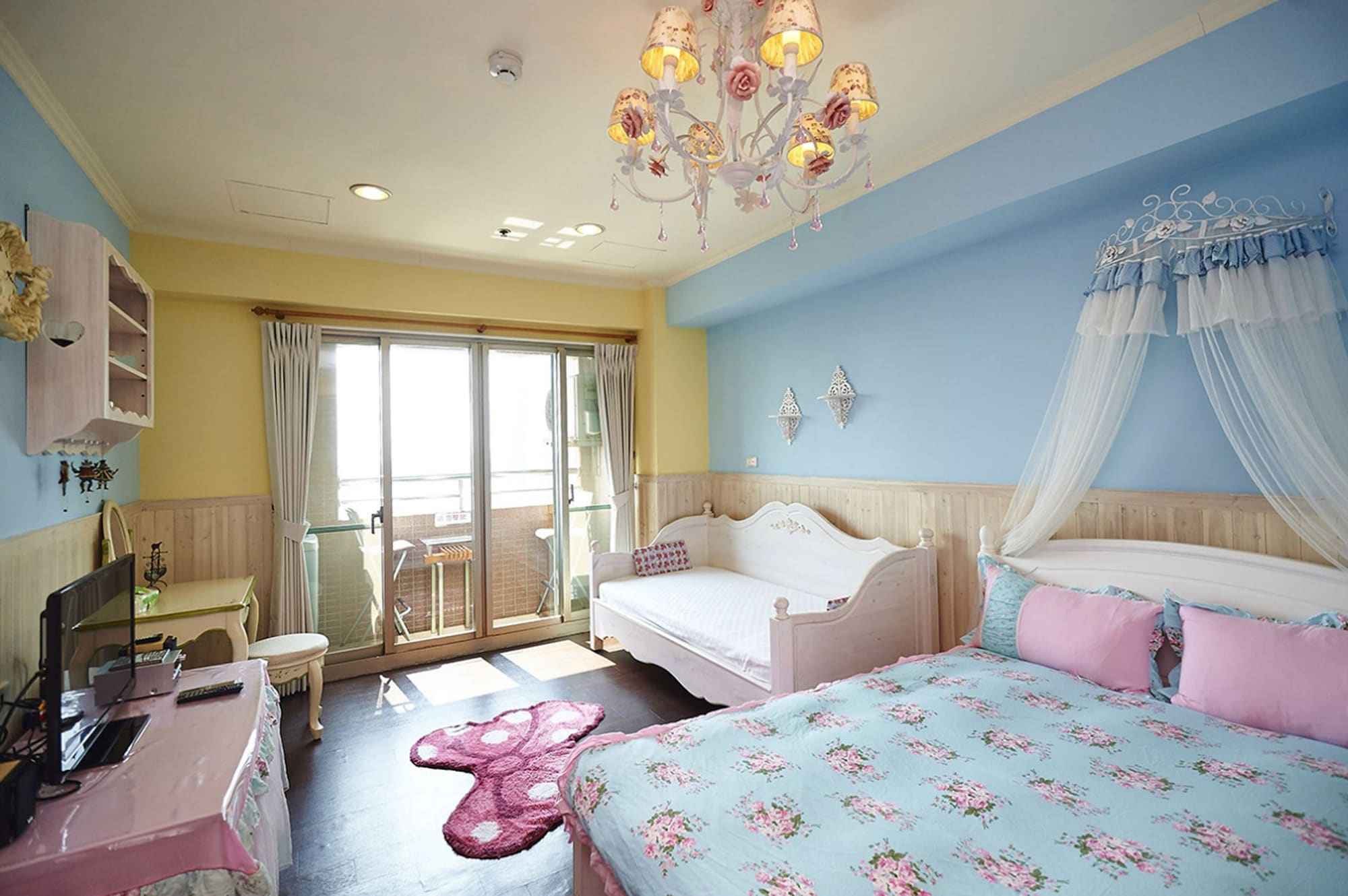 DELUXE, DOUBLE BED