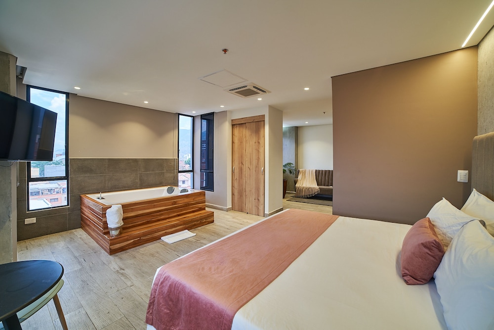 Tower, Superior, Studio, Suite, Hot Tub، Eutopiq Hotel 2/8