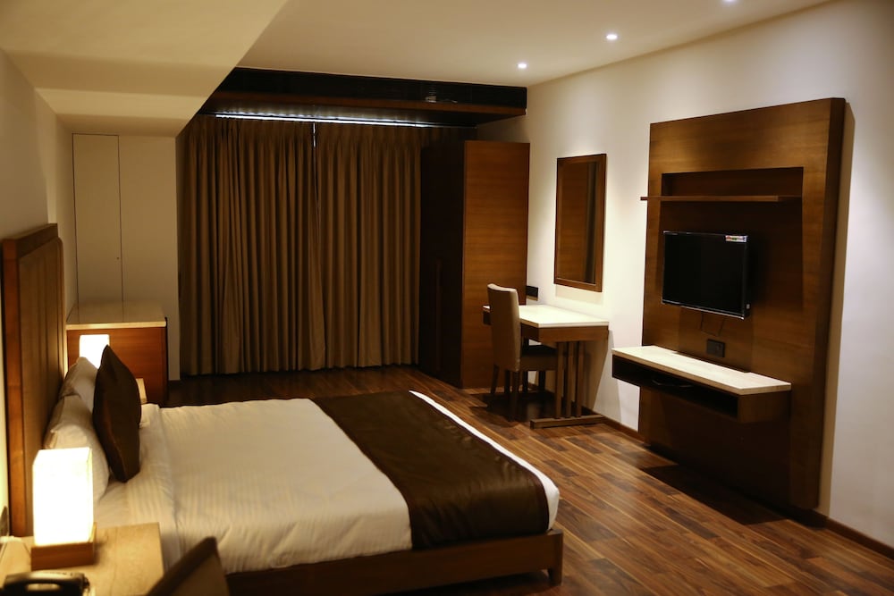 Five Petals Hotel & Banquets 9/24