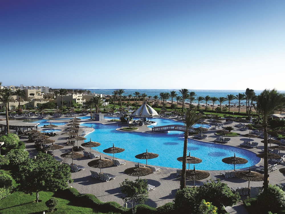Coral Sea Water World Resort 68/73