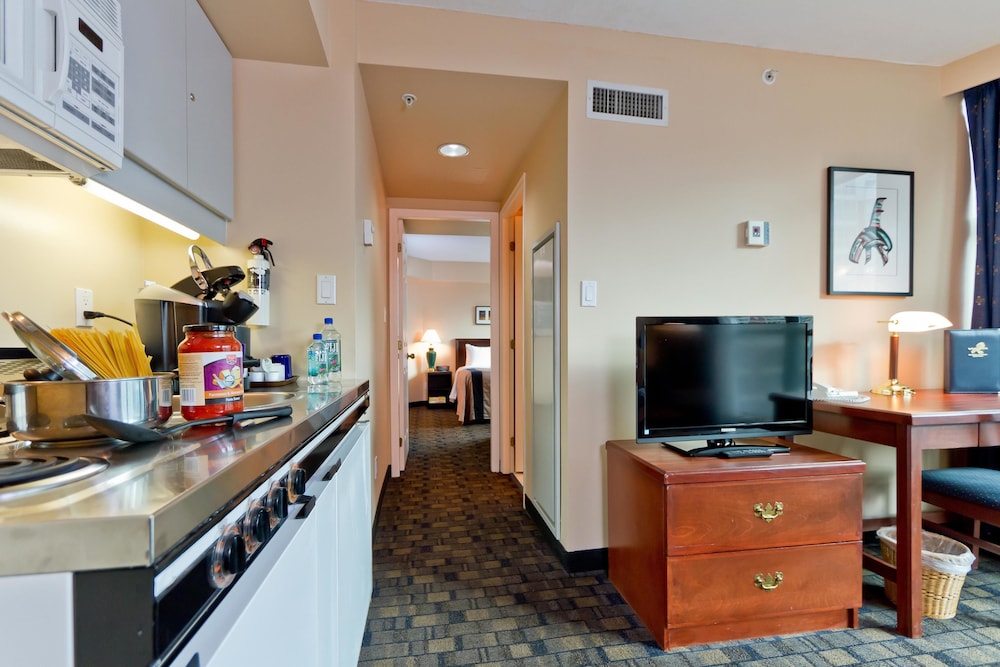Rosedale On Robson Suite Hotel 13/45