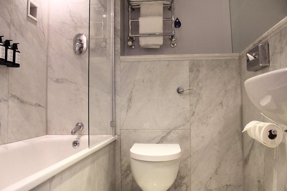Radisson Blu Hotel, London Tottenham Court Road 46/49