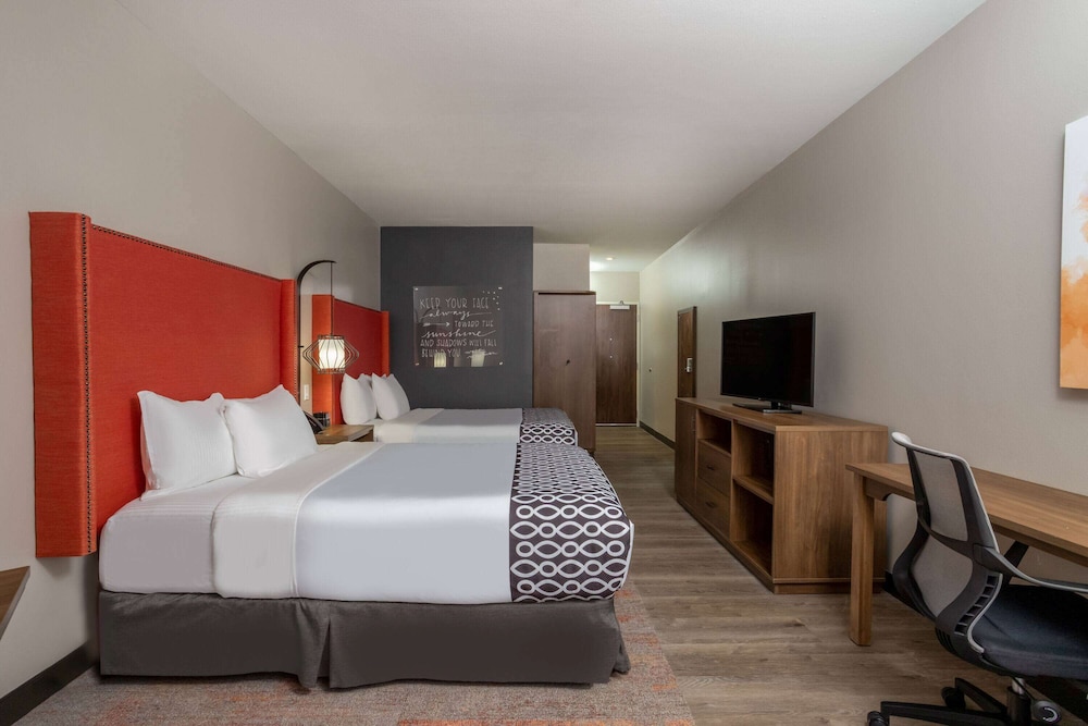 La Quinta Inn & Suites by Wyndham Pflugerville 7/28