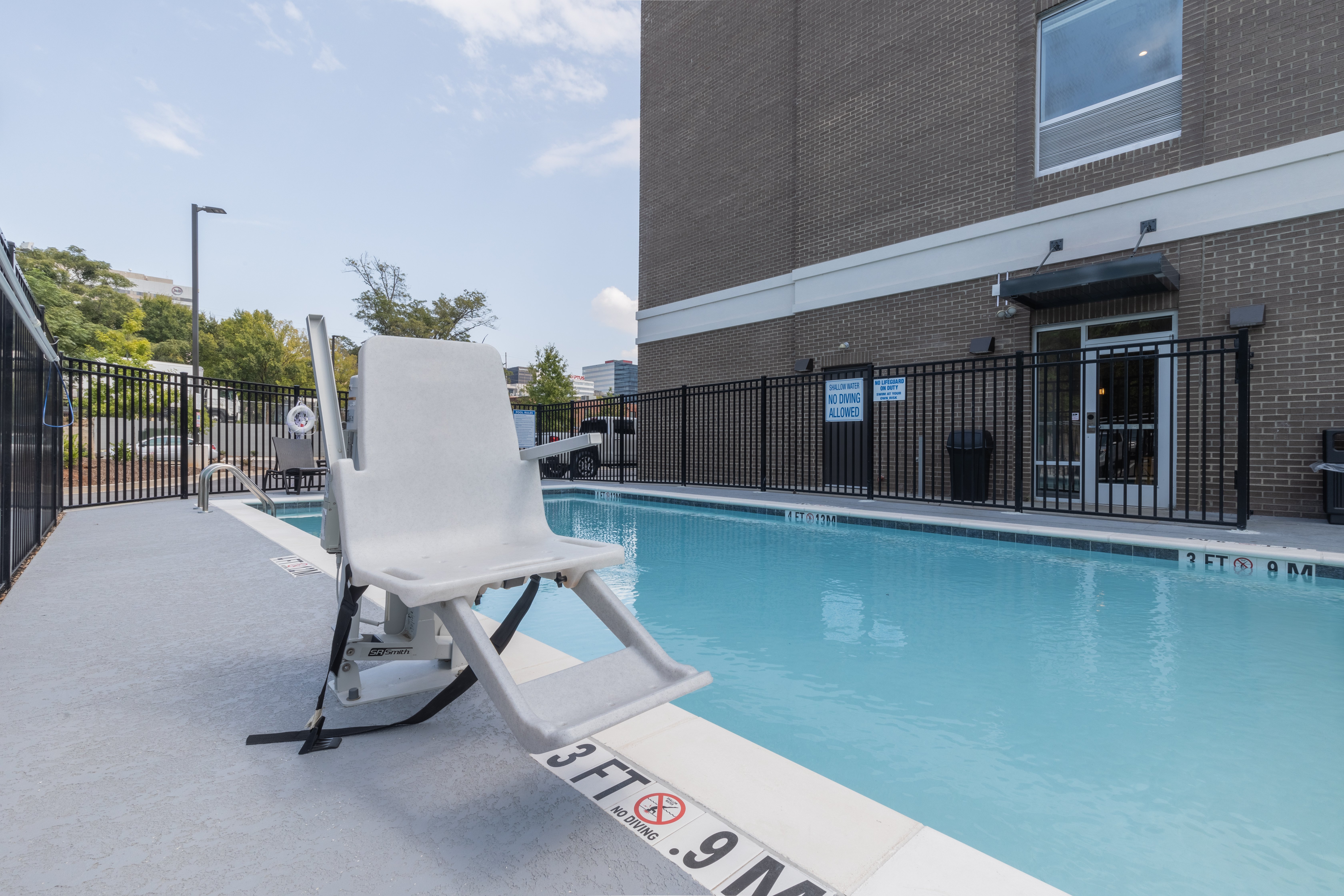Holiday Inn Express & Suites Columbia Downtown – The Vista 40/60