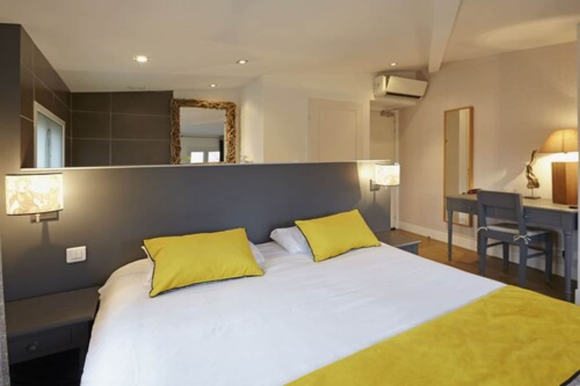 Room, Double Bed, Cathedral View