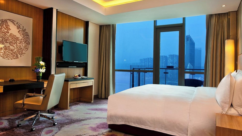 غرفة كلاسيكية بسرير كينج بإطلالة على النهر بشرفة، Intercontinental Changsha 2/5