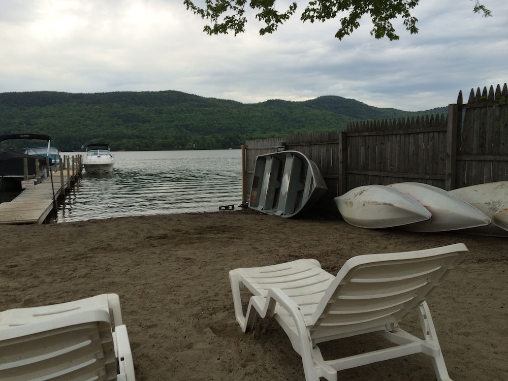 Sundowner on Lake George 19/74