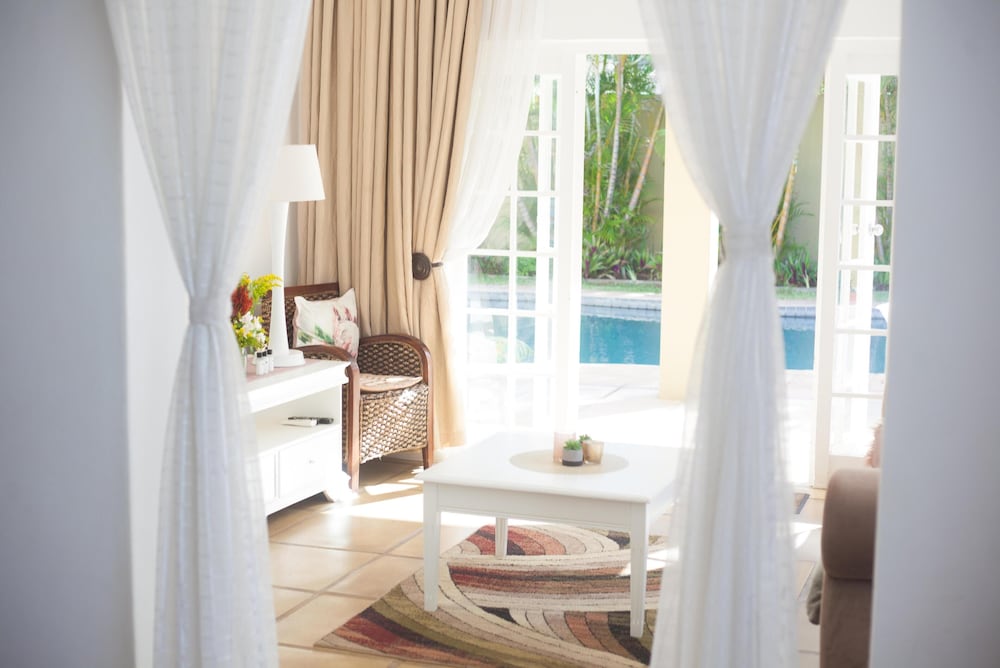 Caza Beach Guesthouse 50/50