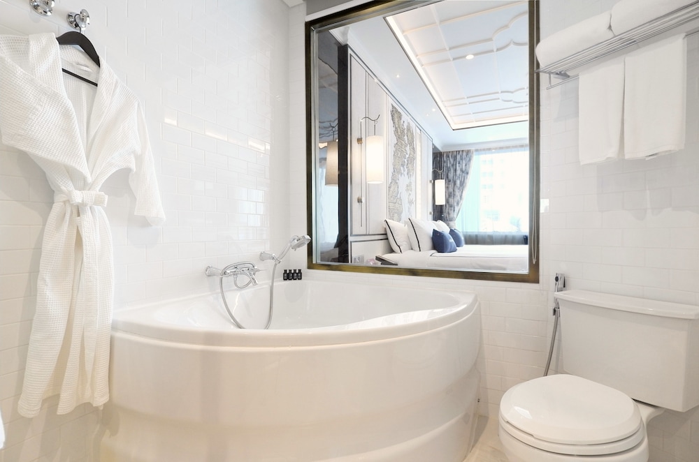 Movenpick Myth Hotel Patong 25/65