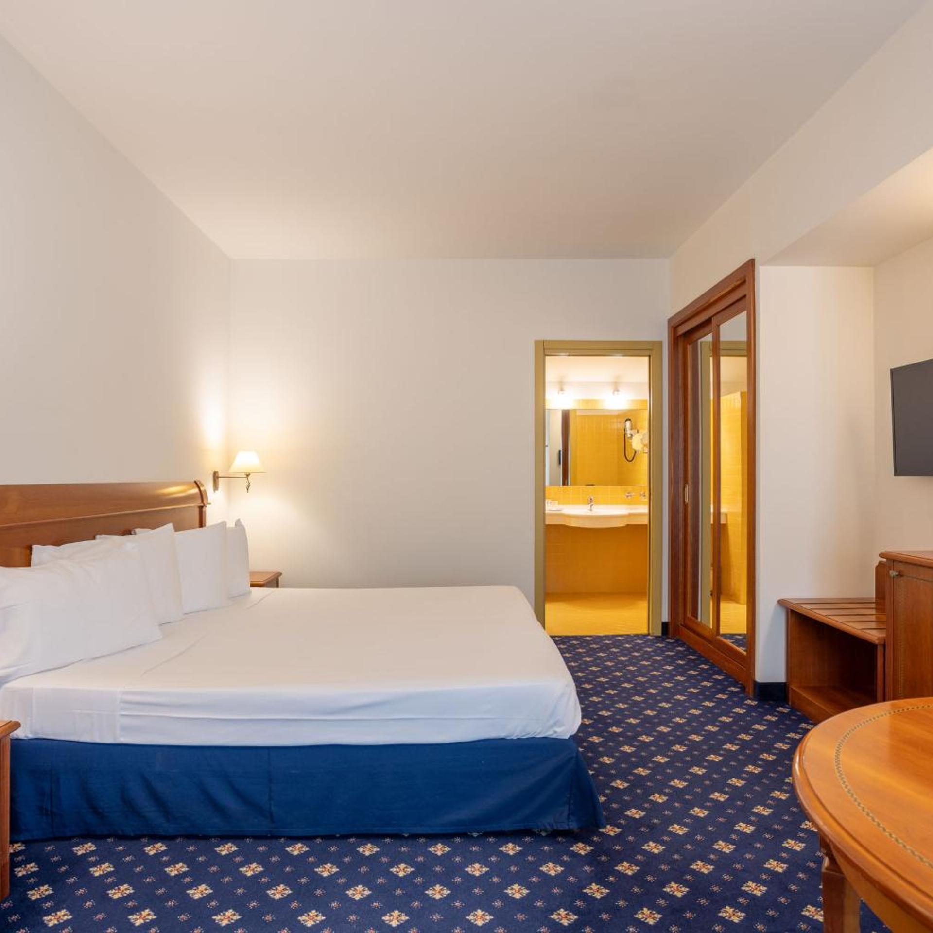 Junior Suite, Single