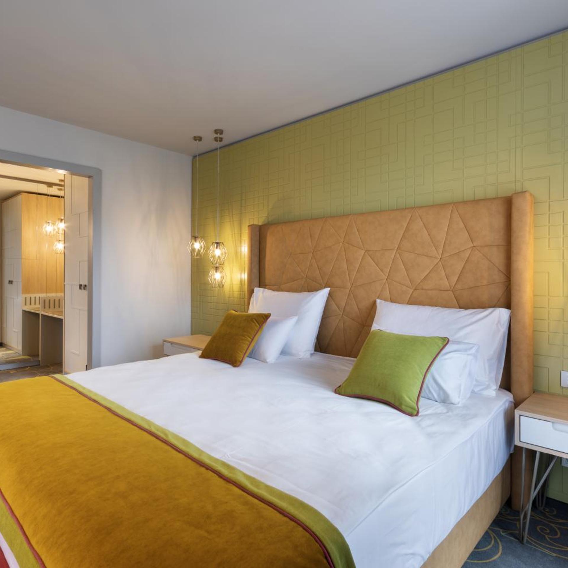 Suite, Lake Side