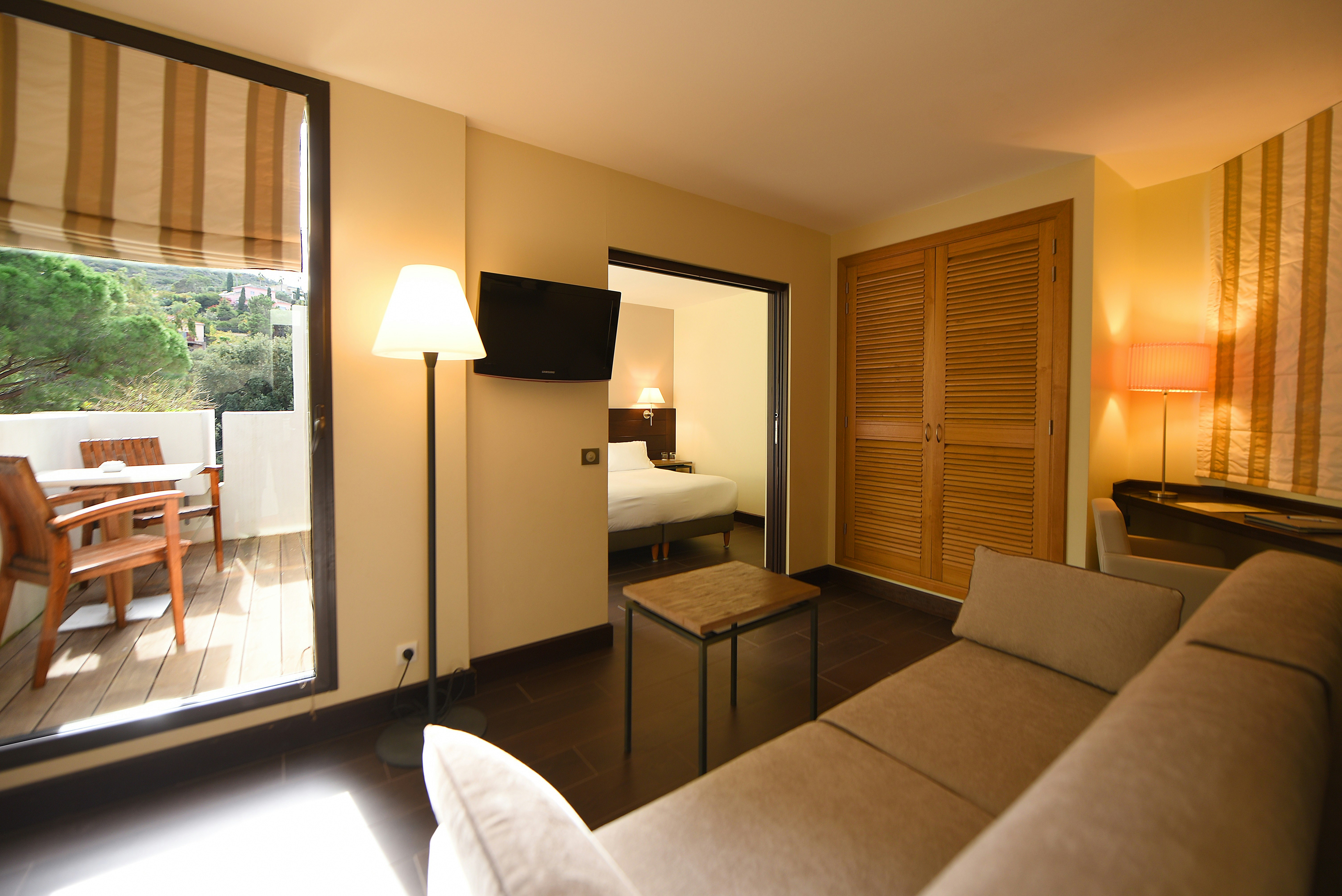 Suite, Mountain Side