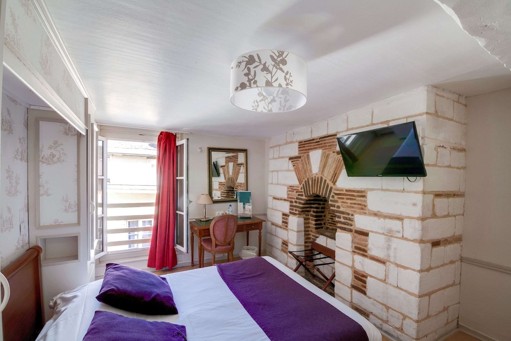 Brit Hotel Les Comtes de Champagne Centre Historique 28/50