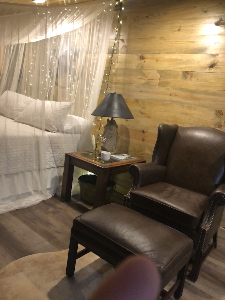 Cora s Cabins 34/50