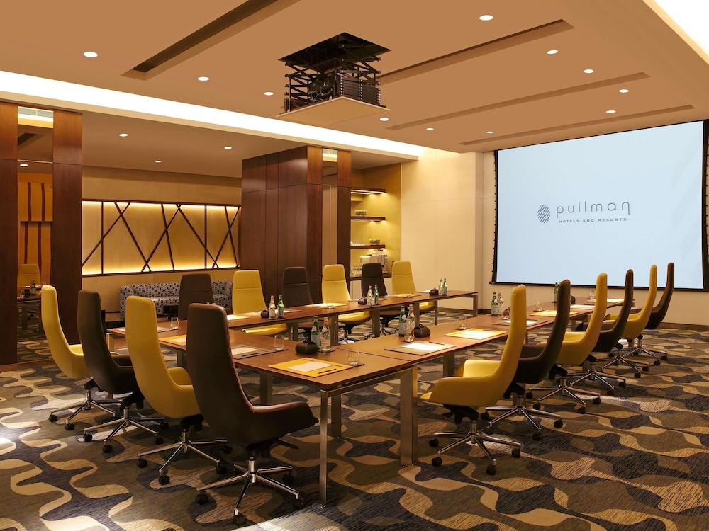 Pullman New Delhi Aerocity 36/47