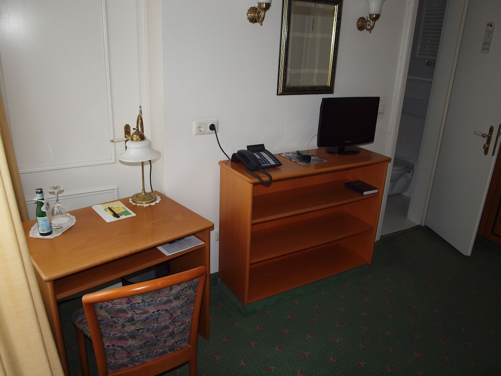 Hotel Bellevue Schmolln 10/42
