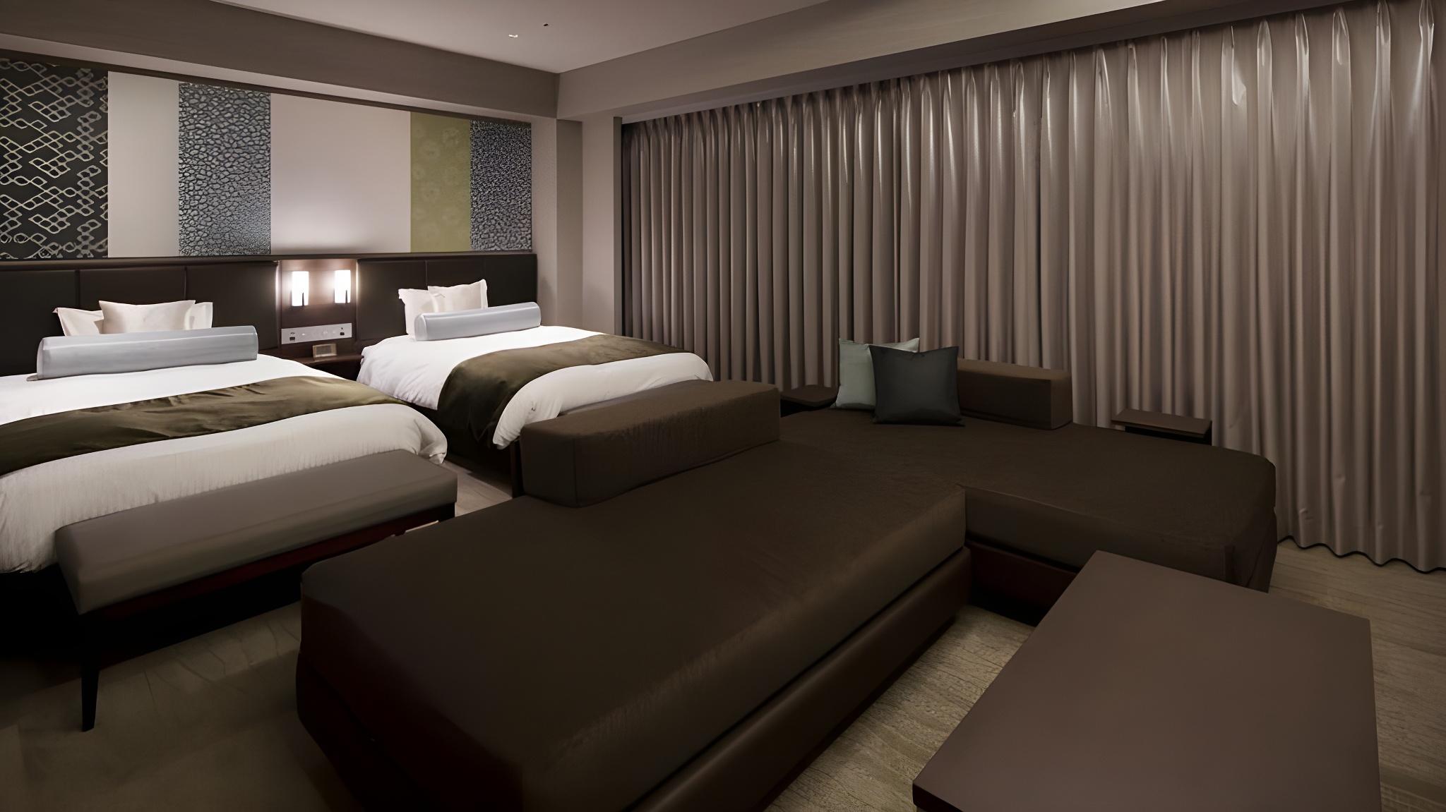 Semi Room, Suite