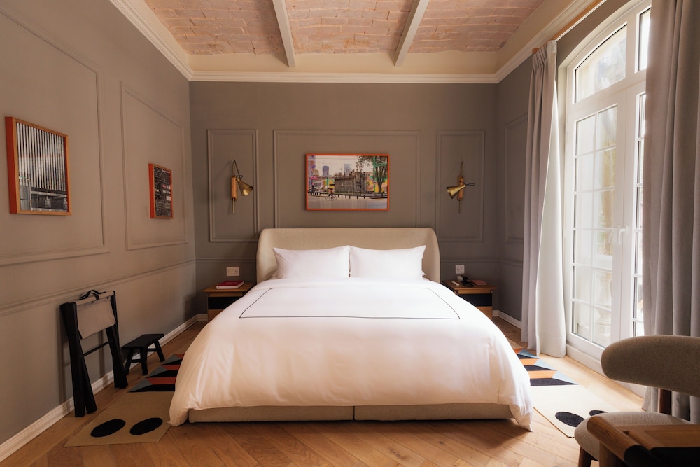 SUPERIOR, KING BED
