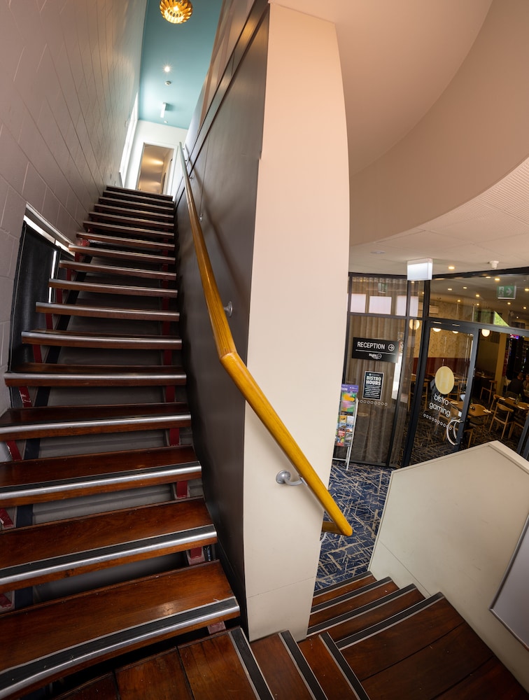 Hendon Hotel 23/50