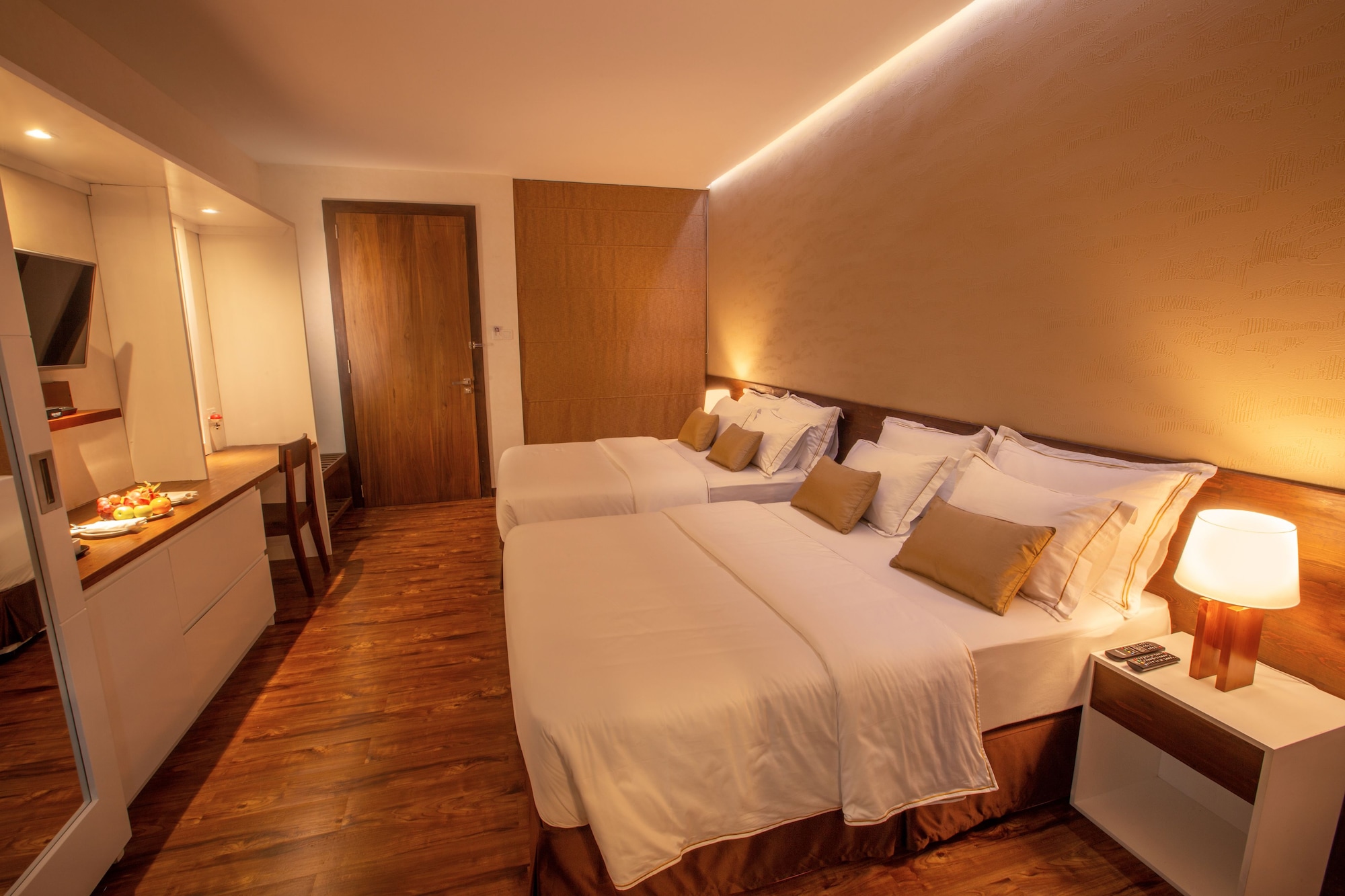 DELUXE, TWIN BEDS, COURTYARD VIEW