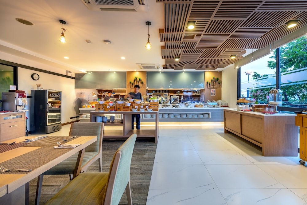 Plaai Prime Hotel (ex D Varee Diva Central Rayong) 57/71