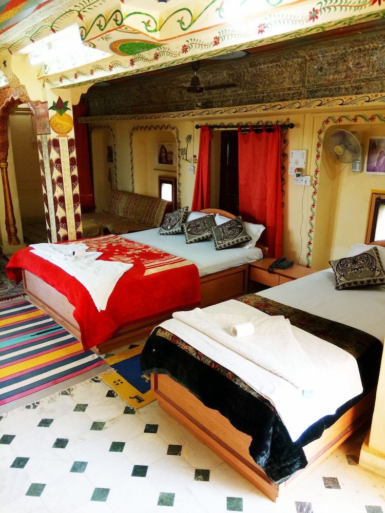 Vista Rooms at Old Royal Palace photo3