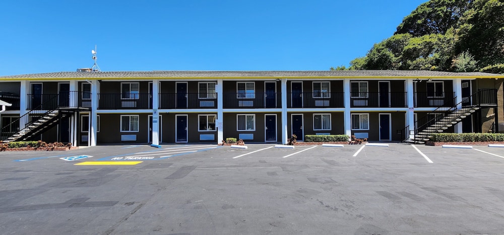 Hotel Belmont 10/36