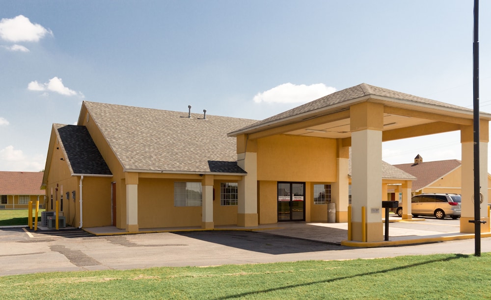 Econo Lodge Pryor 5/58
