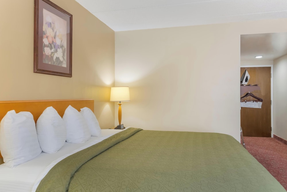 All Seasons Inn & Suites Smithfield Providence 12/36