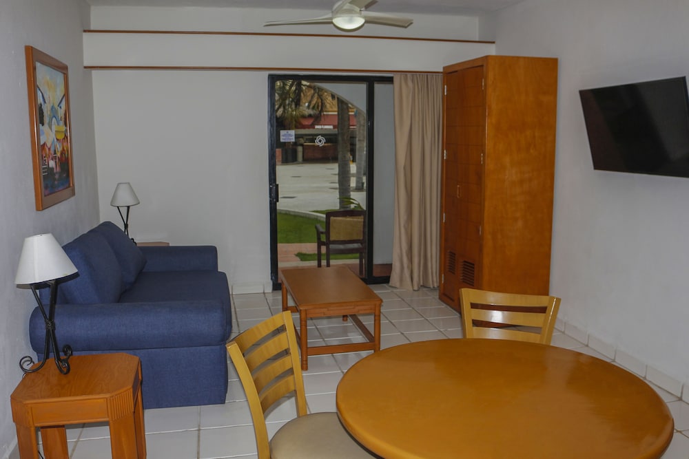 Plaza Pelicanos Club Beach Resort 30/50